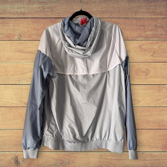 Nike windbreaker zip up hooded jacket, size large - Picture 6 of 8